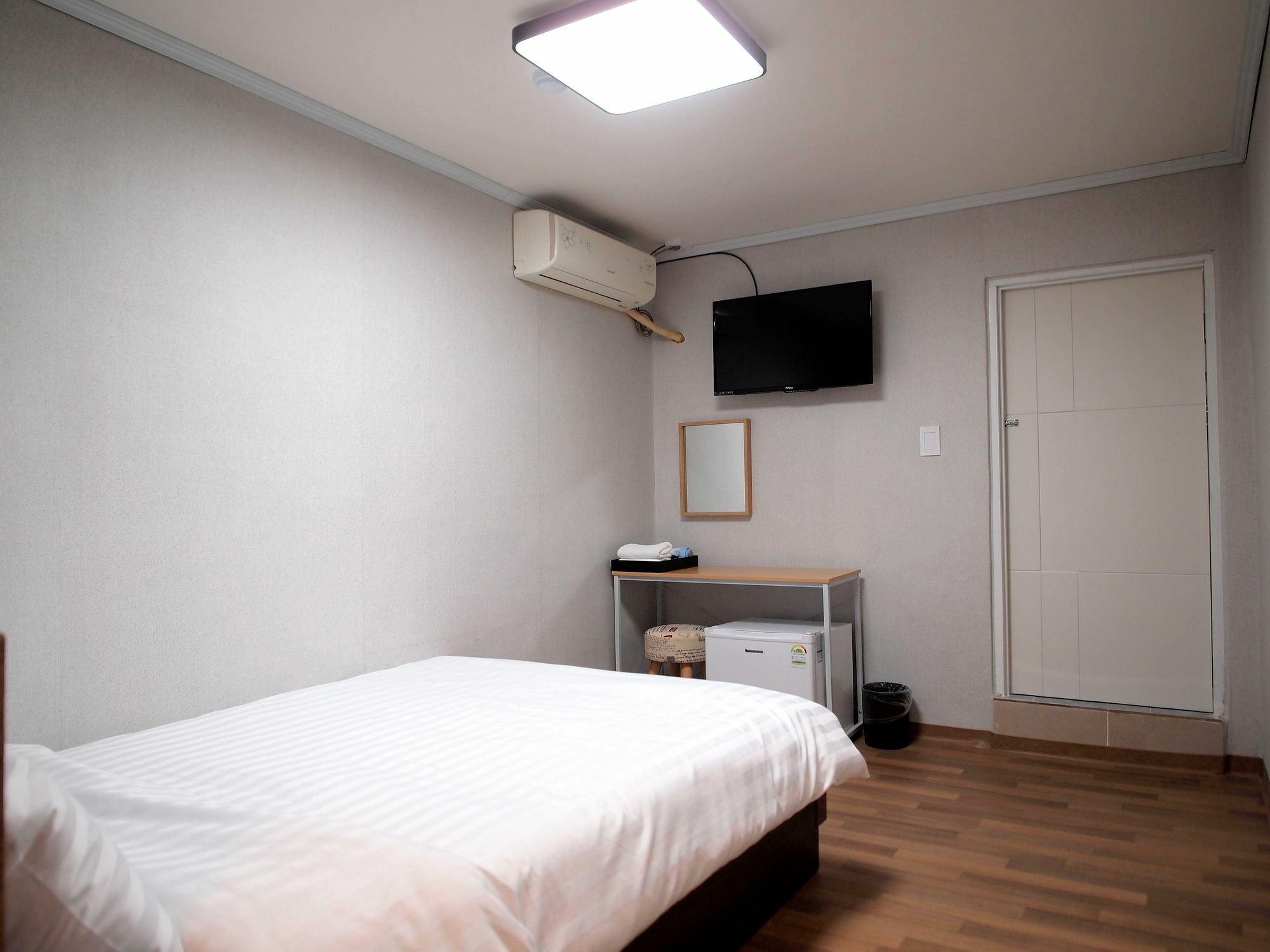 Hostel Gaon Sinchon Seoul Exterior photo